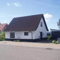 Strandhuset Holiday Home, hotell i Glyngøre