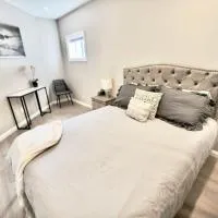The Simple Escape, Walkout Basement on Ravine, khách sạn ở Kitchener