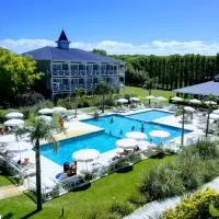 Howard Johnson Hotel & Convention Center Madariaga - Carilo – hotel w mieście Carilo