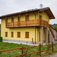 Casa Martina، فندق في Polizza