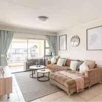 Modern Apartment near OR Tambo Airport, hotel v mestu Edendale
