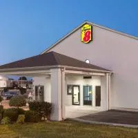 Super 8 by Wyndham Booneville, hotel di Booneville