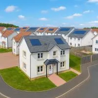 3BR Detached Home, Driveway & Large Rear Garden, hotel a Hogganfield