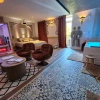 Suite Luxe Spa Balneo Sauna Hammam Projecteur, хотел в Serrières