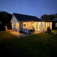 Smukt sommerhus nær Ribe C inkl rengøring, מלון בריבה