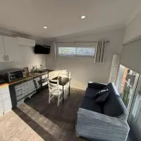 Erin's Bunker Charming Chalet next to Golf Club, хотел в Australind