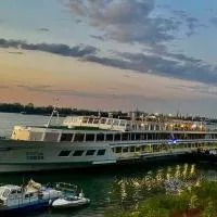 Boat Hotel Sofia, хотел в Русе