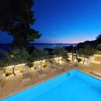 Luxury Beachfront Villa Carlisa, hotel v destinaci Ciovo