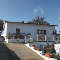 Villa Saudade, casa entre encinas, מלון באל קסטיו דה לאס גוארדאס