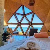 Domos Mare - Glamping frente al Mar, hotel em Quequén