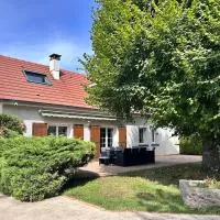 Maison aux portes de Dijon à la campagne,位于Izier的酒店