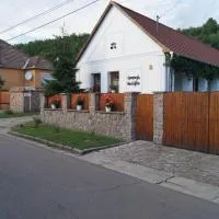 Cseresznyés Vendégház, hotel di Szomolya