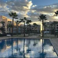 Beautiful Prestigia apartment near the beach "Plage Des Nations" Sale Rabat, hotel u gradu Sidi Bouqnadel