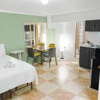 CH 1003 Cozy studio in amazing Manatí with AC, WiFi, Pool, hotel en Manatí