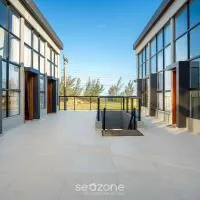 Lofts completos e modernos em Jaguaruna a 50m da Praia - PLO, hotel a Camacho