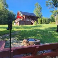 Solar powered log cabin with mountain views, 3acres, hotell sihtkohas Lake Lure