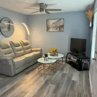 Modern 2BR Apartment near Downtown Shelbyville, hotel in Shelbyville