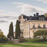 Färna Herrgård & Spa، فندق في Färna