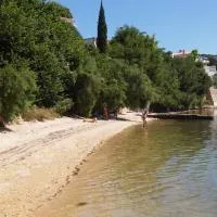 Apartments Vuk with heated and cooled pool, hotel en Posedarje