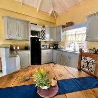 Spacious 2-Bedroom, 2-Bath Apartment 5 Mins to Sandy Beach & Airport, h&ocirc;tel &agrave; Vieux-Fort pr&egrave;s de&nbsp;: A&eacute;roport international d'Hewanorra - UVF