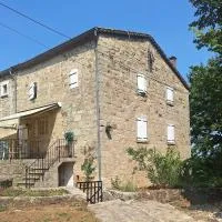 Maison en pierre avec piscine, hotel u gradu Ribes