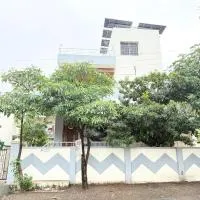 Vatavriksha Guest House,Akkalkot، فندق في Akalkot