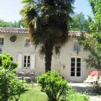 Gite du Calme 3 Star Bed & Breakfast Cognac โรงแรมในChérac