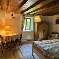 1690 Heritage Farmhouse-barn, hotel sa Kuchl