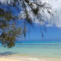 Tubuai Mara'ai le spot Chambre triple Taahueia Deluxe SDB privée avec piscine, hotel em Tubuai