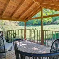 Peaceful & Private! Pet-Friendly Williamsburg Home, hotel di Williamsburg