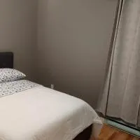 Spacious and comfortable accommodation, hotel en Longueuil
