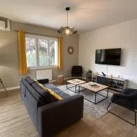 Maison contemporaine avec jardin au calme, proche centre village - FR-1-489-417, hotel a Broût-Vernet
