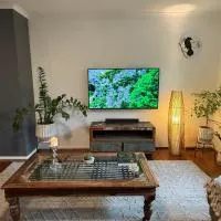 Boongala - Central 3BR pet friendly family home, hotel di Maroochydore