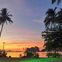 El Nido Beach Camp, hotel u gradu Manlalec