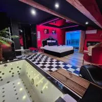 L'Interdit Suite Luxe Romantique Spa Balneo Sauna Hammam, хотел в Serrières