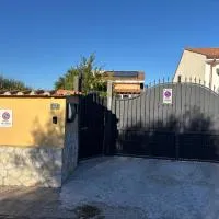 Tra gli ulivi، فندق في سان سيساريو