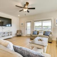 Easy Beach Access New PCB Retreat with Resort Pool!, hotel cerca de Aeropuerto internacional de las Playas del Noroeste de Florida - ECP, Panama City Beach