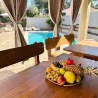 EXTRAORDINARY Amna Home with 4 bedroom and pool!, hótel í Buje