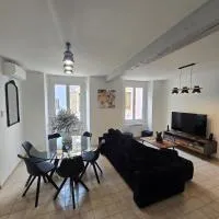 L'écrin des Halles 81 m2 Alès center 8 Beds, hotel v mestu Alès