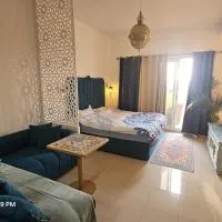 Cozy Studio with Pool and beach access, хотел в Рас ал-Хайма