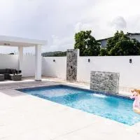 La Vecchia Village Spacious Private Pool Area, hotel v destinácii Guayama