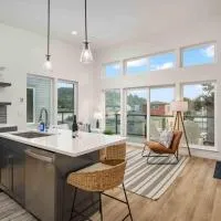 Ebb916 Modern Loft, Heart of Taft District, Walkable to Beach, hotel u gradu 'Lincoln City'