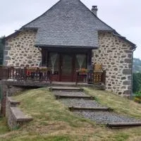Chez Maurice et Sylvie, hôtel à Laveissière