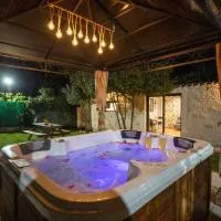 Ô Jacuzzi du Mazet، فندق في Murles