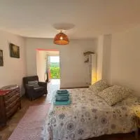 Studio Ouest - Chambre avec vue vignoble - Domaine viticole Château Barbebelle Rognes - Proche d'Aix-en-Provence, hotel v destinaci Rognes