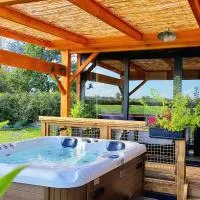 La Luna - Tiny House Spa - Romantique & Nature, отель в городе Saint-Yan