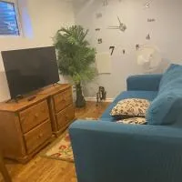Self-contained 1-Bedroom Basement Unit, hotel u gradu Brampton