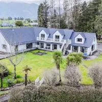 Westholm Lodge, khách sạn ở Harihari