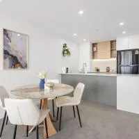 Stylish Woden 2BR, Near Hospital, CIT, Westfield, מלון בPhillip