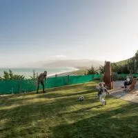 Expansive Ocean & Mountain Views - KK82140، فندق في كايكورا